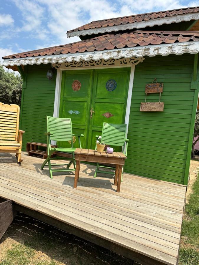 Seyyah Cafe Bungalows Aliaga Ngoại thất bức ảnh
