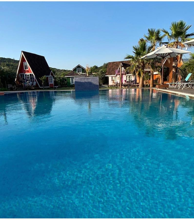 Seyyah Cafe Bungalows Aliaga Ngoại thất bức ảnh