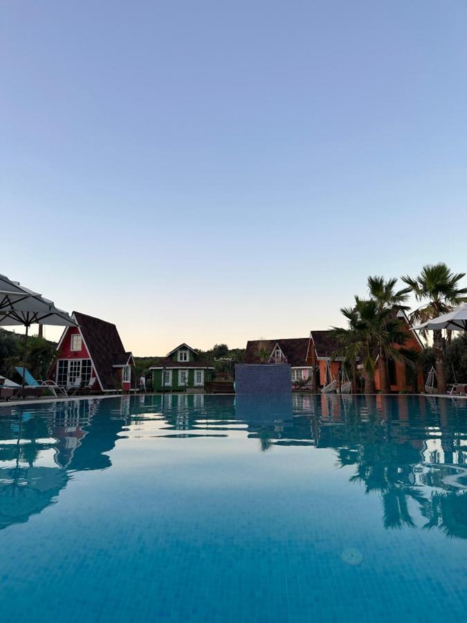 Seyyah Cafe Bungalows Aliaga Ngoại thất bức ảnh